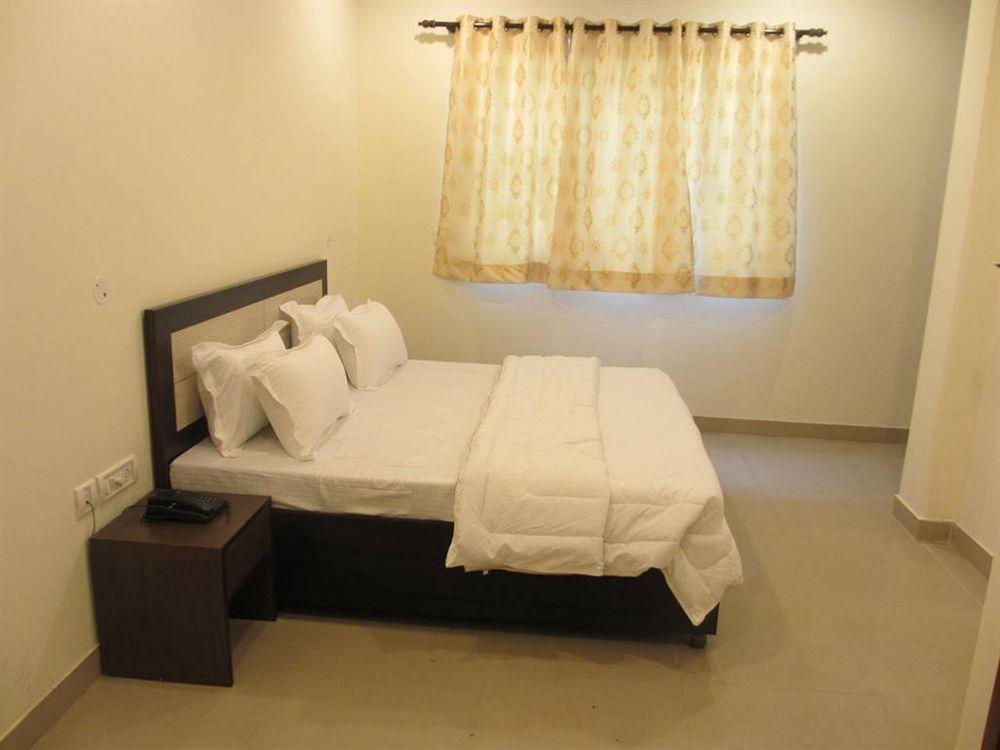 Hotel Chanakya Inn New Delhi Exterior photo