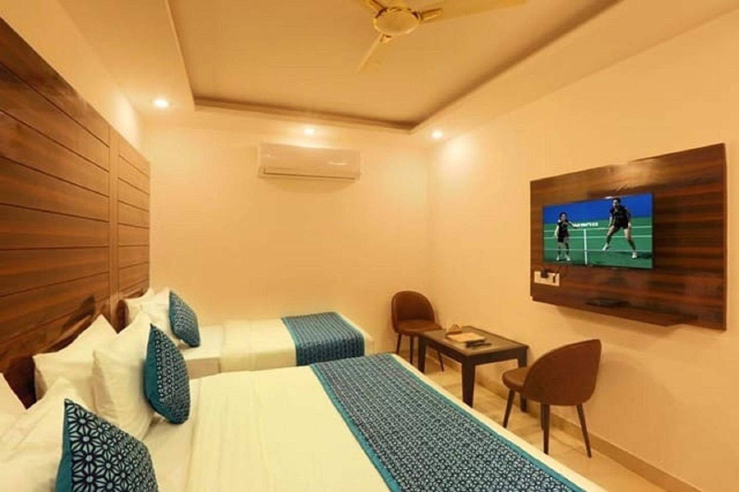 Hotel Chanakya Inn New Delhi Exterior photo