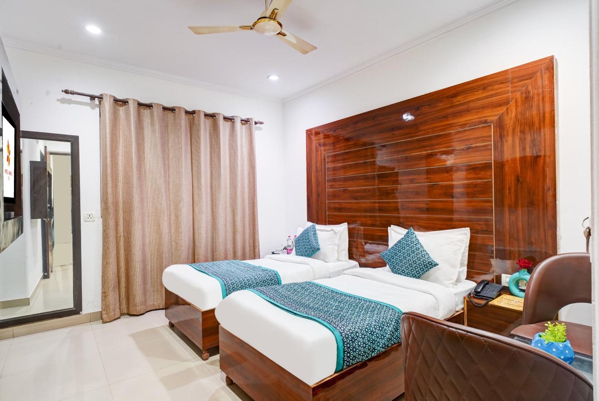 Hotel Chanakya Inn New Delhi Exterior photo