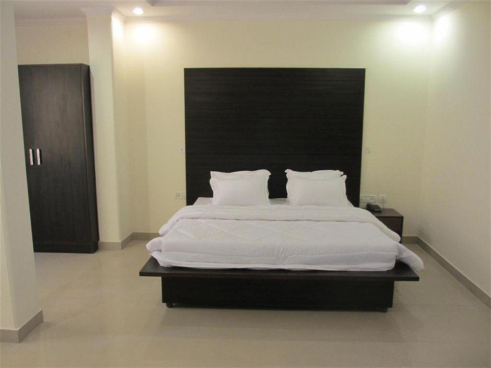 Hotel Chanakya Inn New Delhi Exterior photo