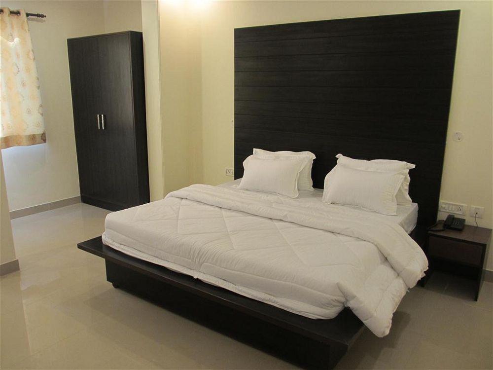 Hotel Chanakya Inn New Delhi Exterior photo