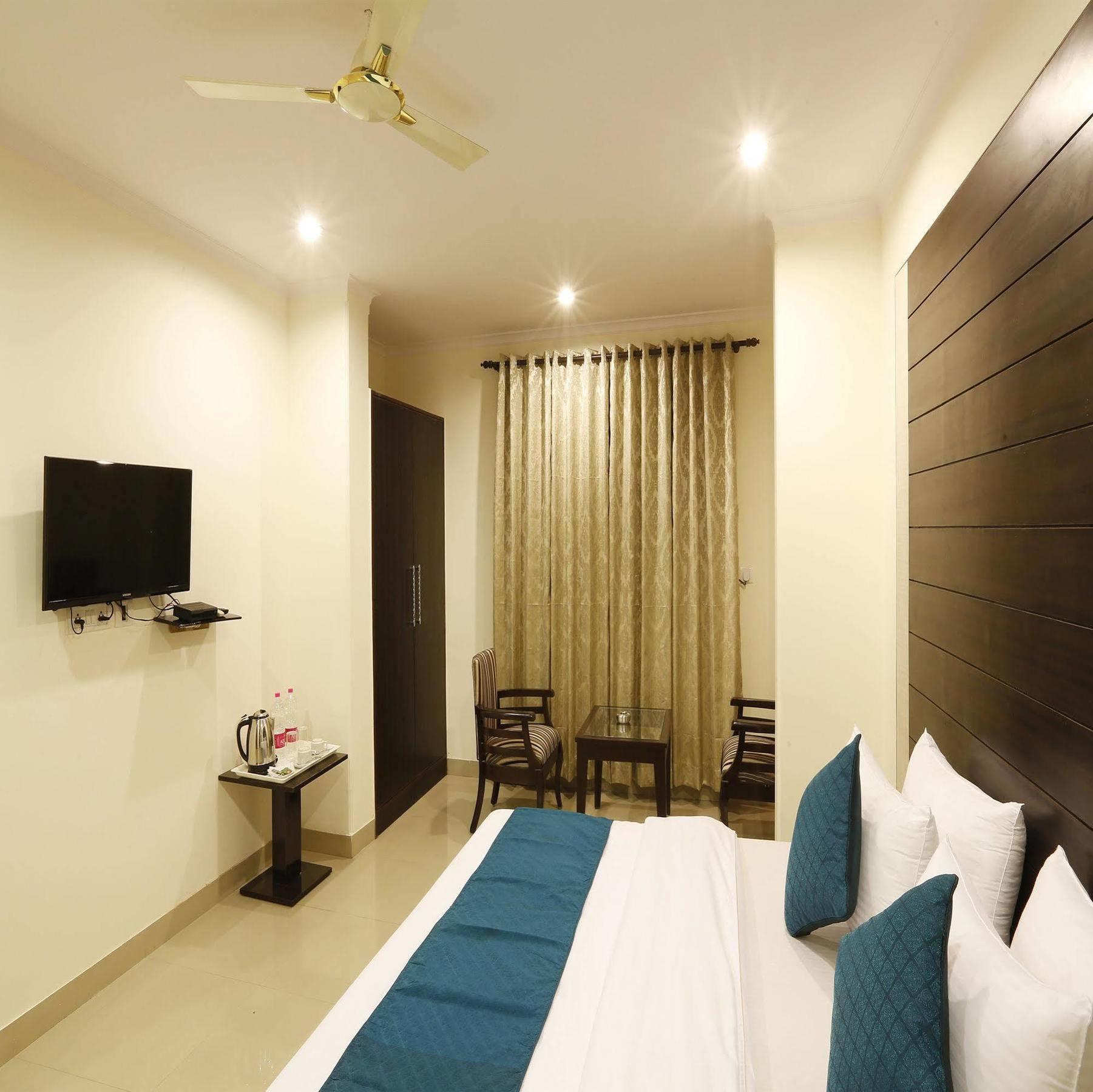 Hotel Chanakya Inn New Delhi Exterior photo