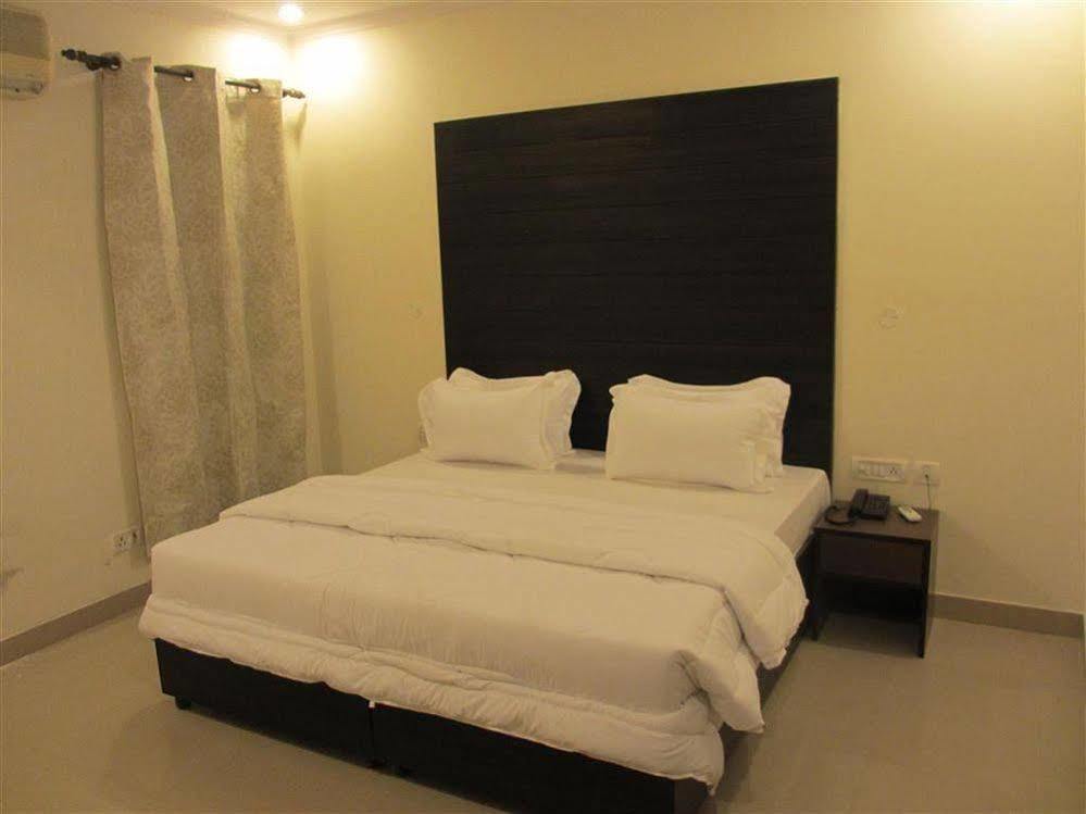 Hotel Chanakya Inn New Delhi Exterior photo