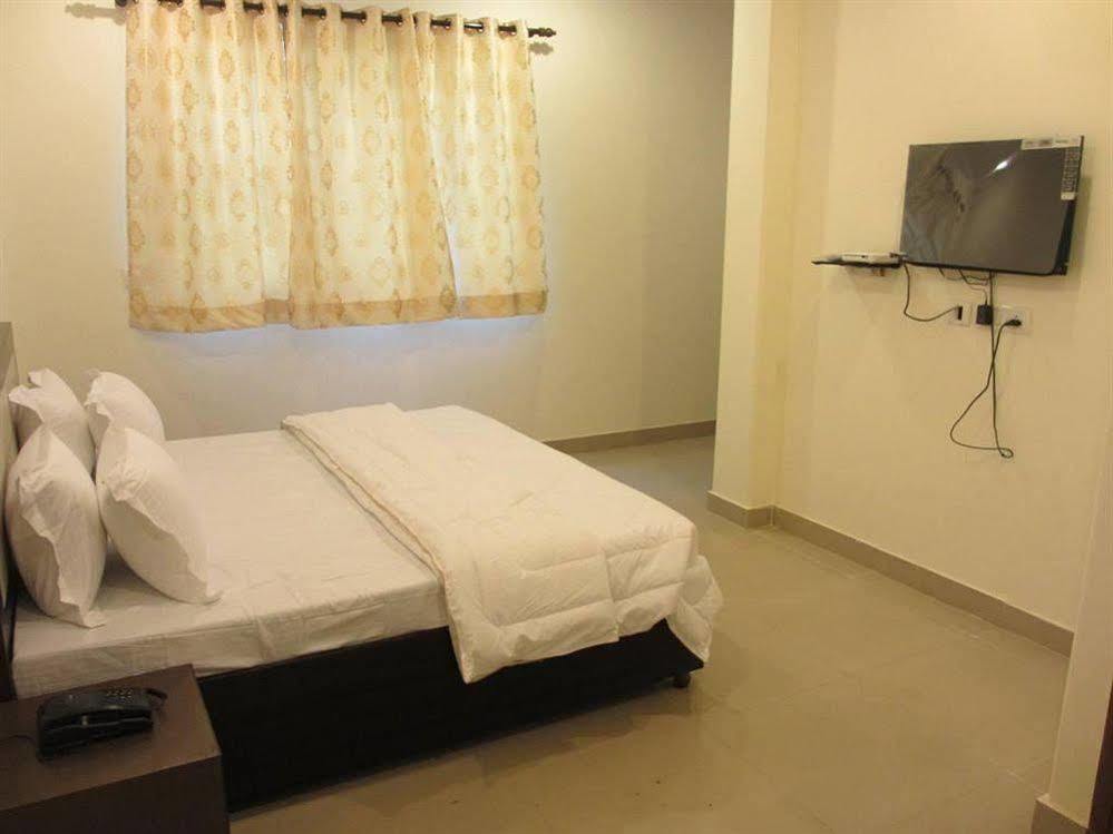 Hotel Chanakya Inn New Delhi Exterior photo